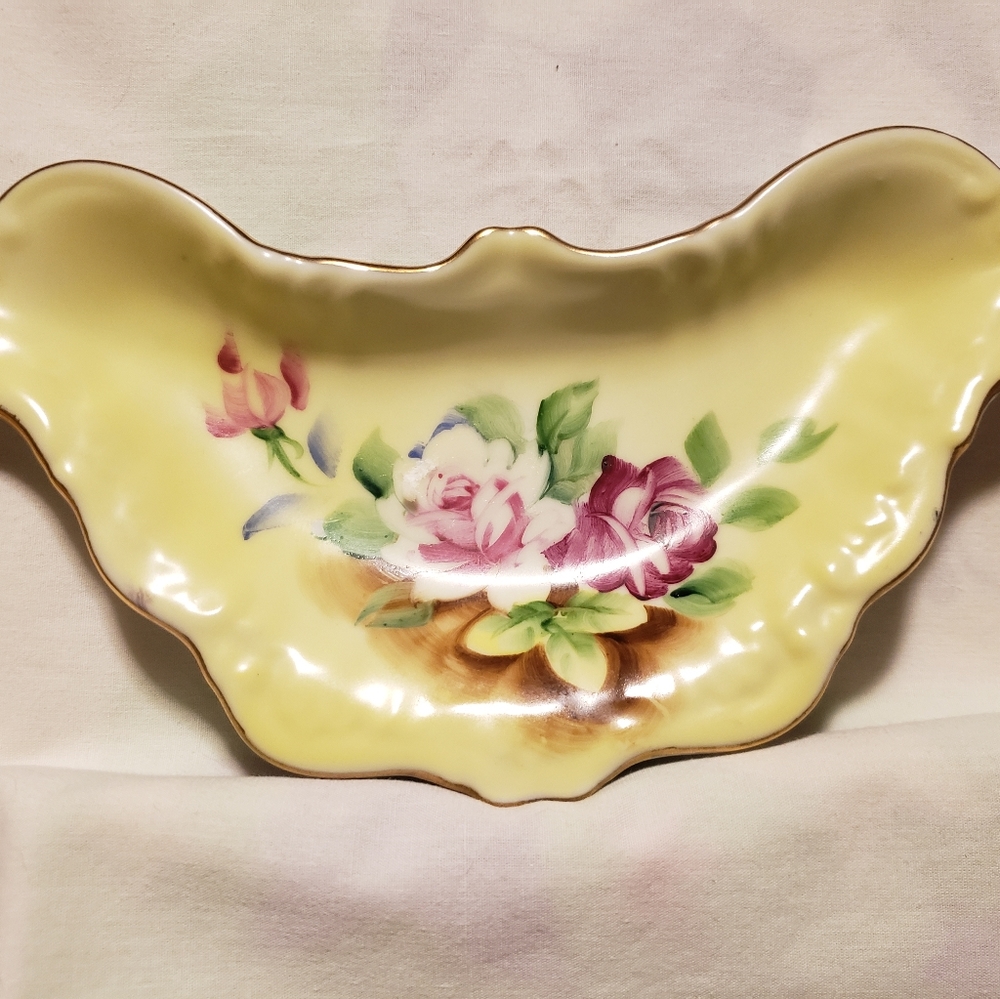 Andrea by Sadek Bone Dish. 6035X. Good condition